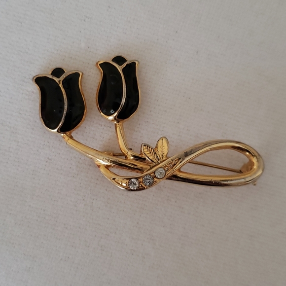Jewelry - Black Enamel Pin